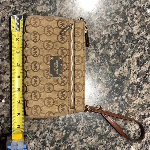 Michael Kors logo wristlet - Picture 7 of 8